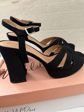 Wild Pair Women's Reemii faux suede black platform sandals shoes size 9